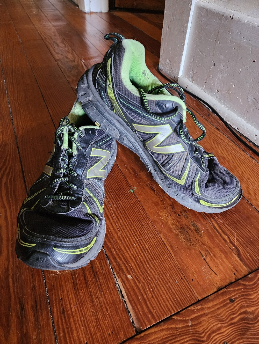 New Balance Mens 410 V8 Trail Running Shoes